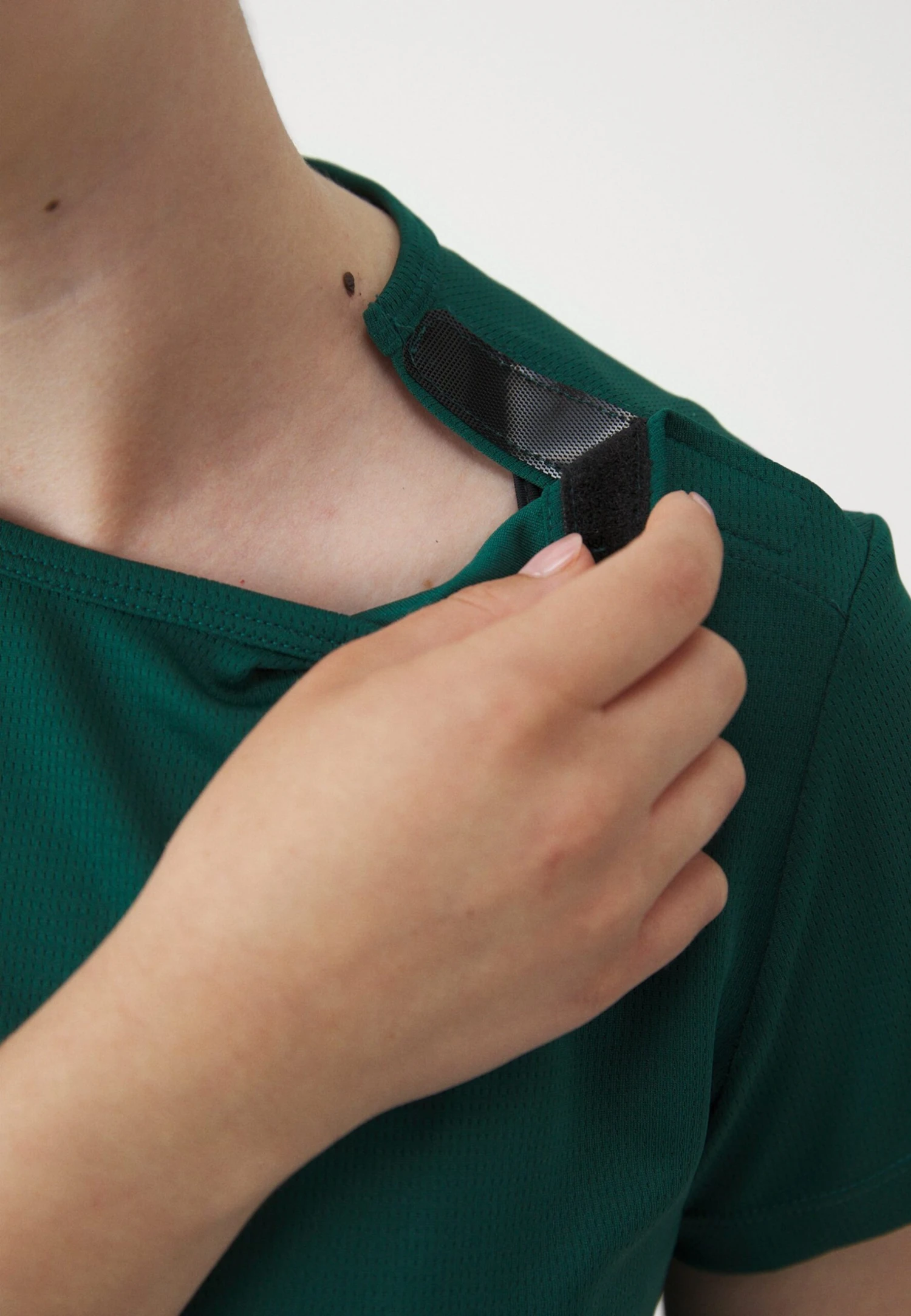 ADAPTIVE SPORTS T-SHIRT WITH OPENING - Sport T-shirt - Dark Green 1 ADAPTIVE SPORTS T-SHIRT WITH OPENING - Sport T-shirt - Dark Green