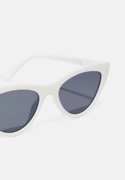 Even&Odd Zonnebril - White 7 Even&Odd Zonnebril - White -Even and Odd Verkoopwinkel 13b09350621e4facb47ca18512b675d1