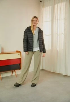 Even and Odd Verkoopwinkel -Even and Odd Verkoopwinkel 27cfa91366ab486e932f7b86cab93669