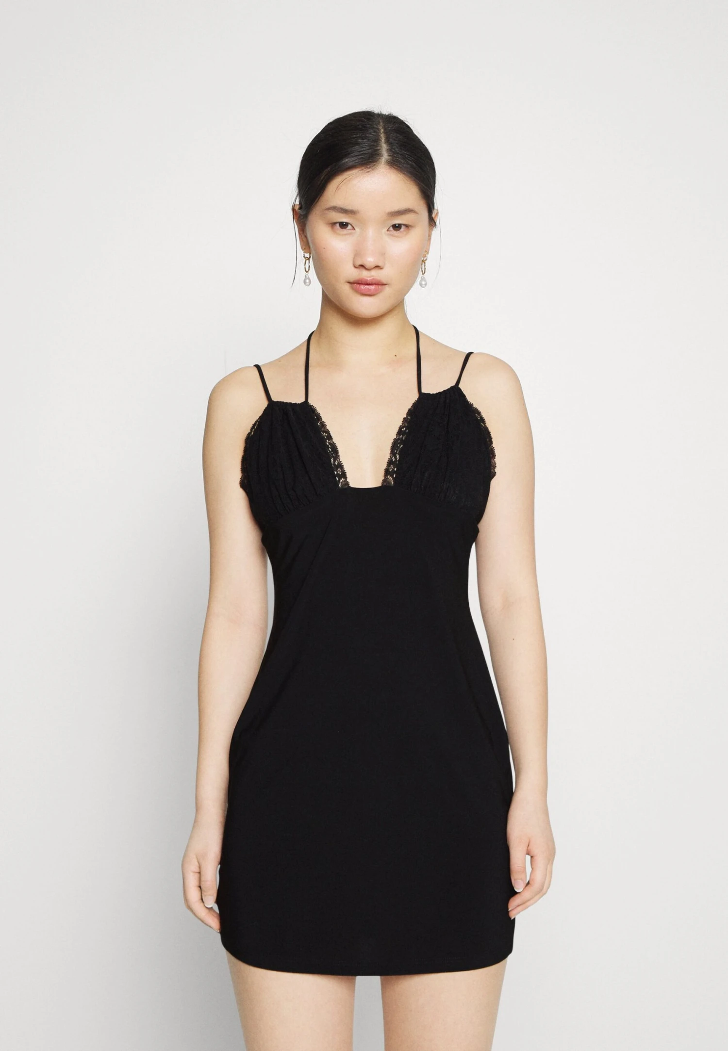 Strappy Lace Insert Open Neckline Mini Bodycon Dress - Cocktailjurk - Black 1 Strappy Lace Insert Open Neckline Mini Bodycon Dress - Cocktailjurk - Black