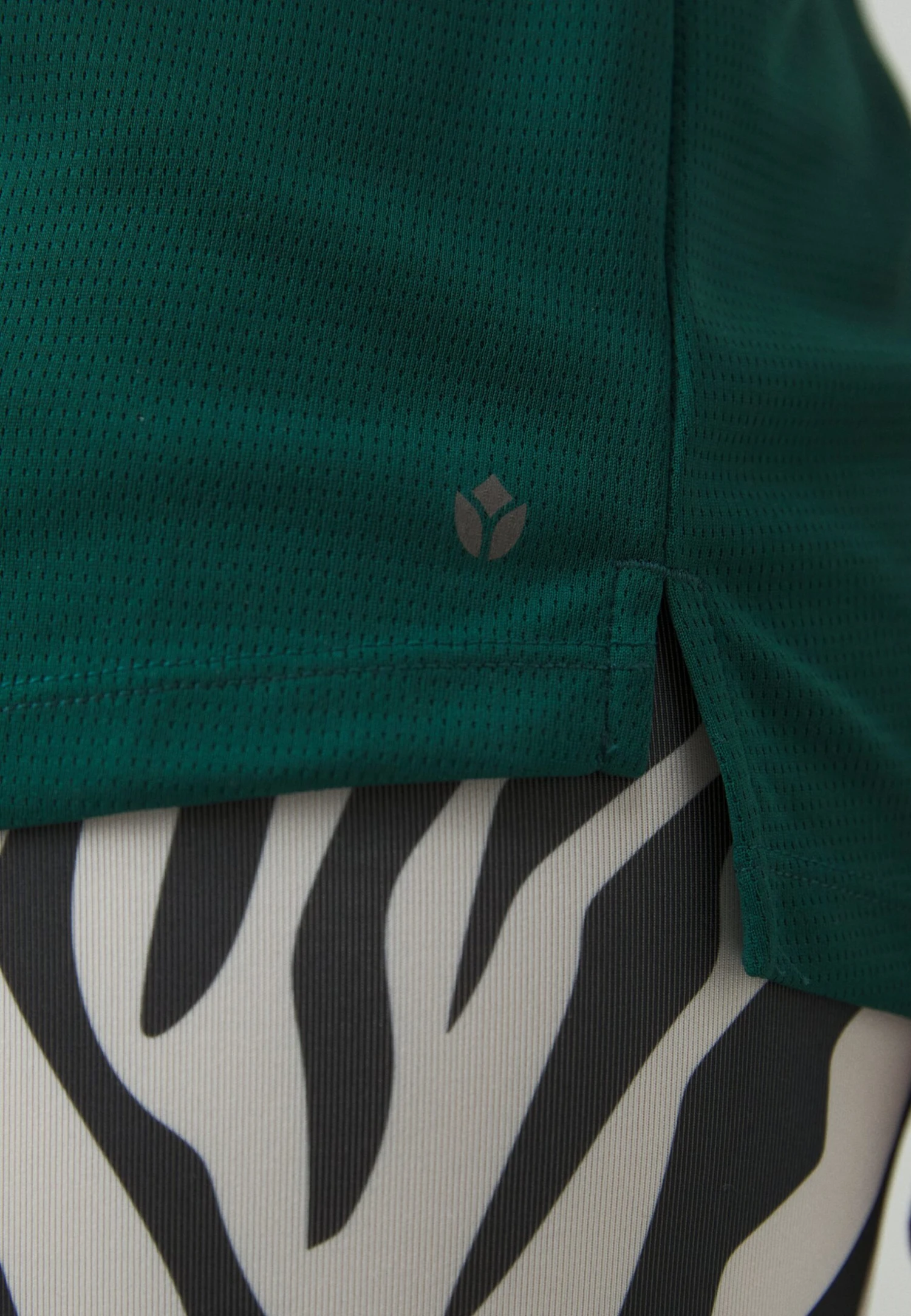 ADAPTIVE SPORTS T-SHIRT WITH OPENING - Sport T-shirt - Dark Green 7 ADAPTIVE SPORTS T-SHIRT WITH OPENING - Sport T-shirt - Dark Green - Afbeelding 7