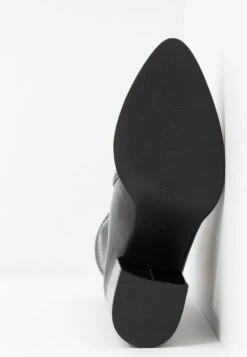 Even&Odd Korte Laarzen - Black -Even and Odd Verkoopwinkel a6553cddf3b84300a30cbd871b13be47