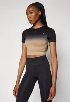 SEAMLESS PRINTED T-SHIRT - T-shirt Print - Light Brown/black 9 SEAMLESS PRINTED T-SHIRT - T-shirt Print - Light Brown/black -Even and Odd Verkoopwinkel cb3e851c73554da380adce25a2712078