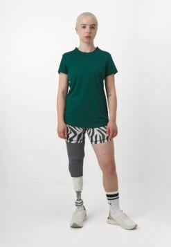ADAPTIVE SPORTS T-SHIRT WITH OPENING - Sport T-shirt - Dark Green 12 ADAPTIVE SPORTS T-SHIRT WITH OPENING - Sport T-shirt - Dark Green -Even and Odd Verkoopwinkel f28896a6044d420e8f98acf73293fa7c